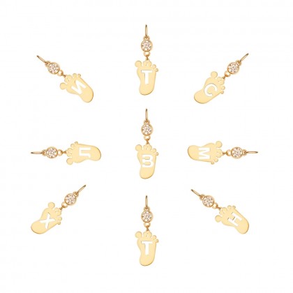 Златен мадальон бебешки крачета 