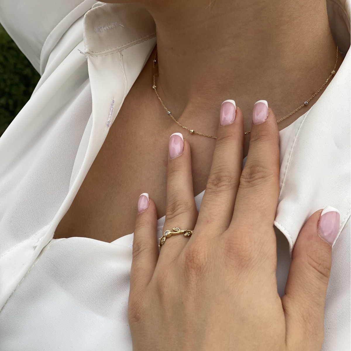 Златно колие с бляскави топчета Златно колие с бляскави топчета