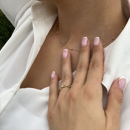 Златно колие с бляскави топчета 