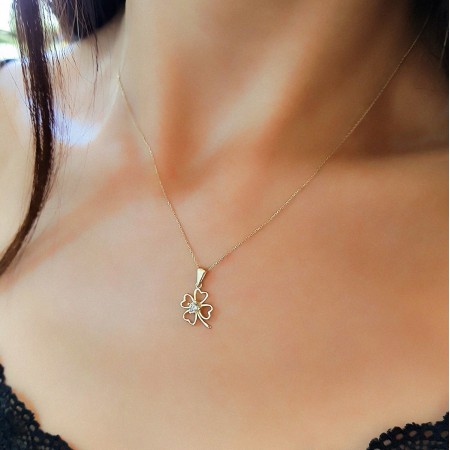 Златно колие с детелинка Златно колие с детелинка