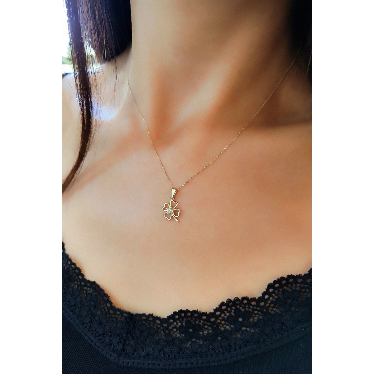 Златно колие с детелинка