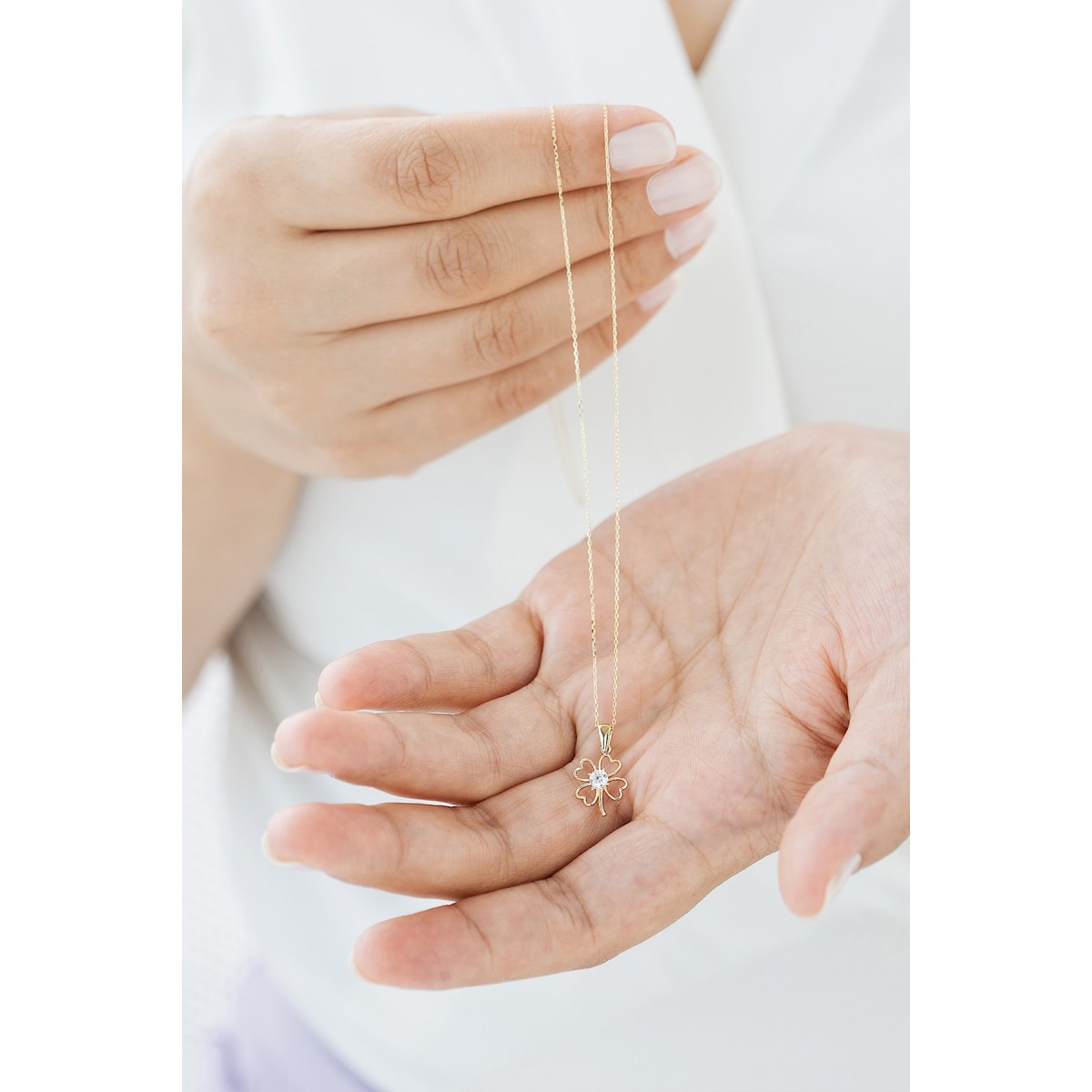 Златно колие с детелинка