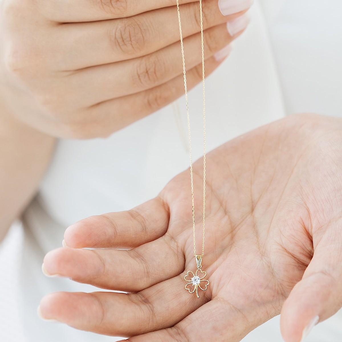 Златно колие с детелинка