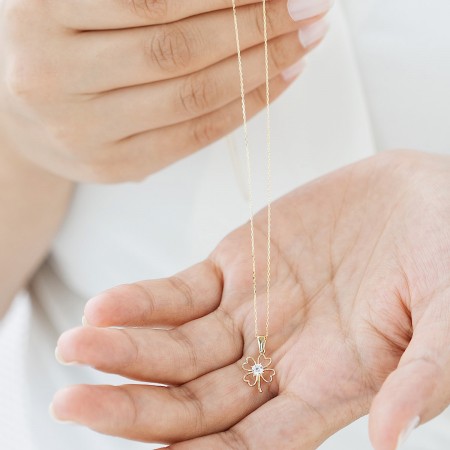 Златно колие с детелинка