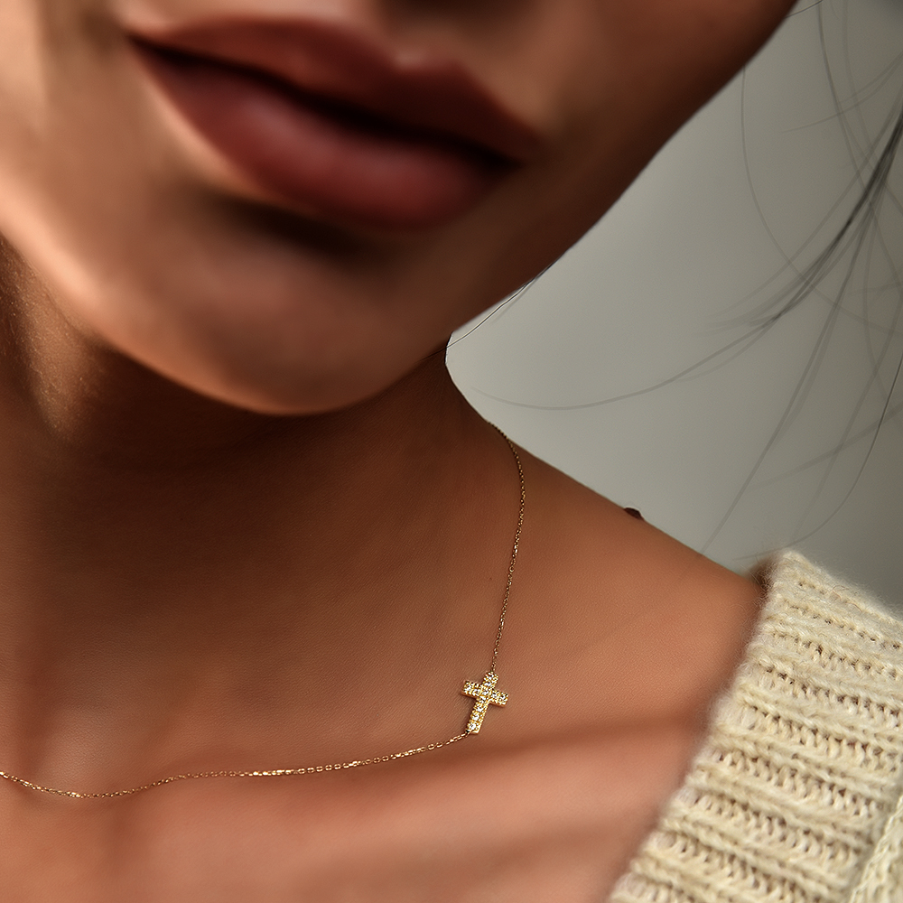 Златно колие Cross stones