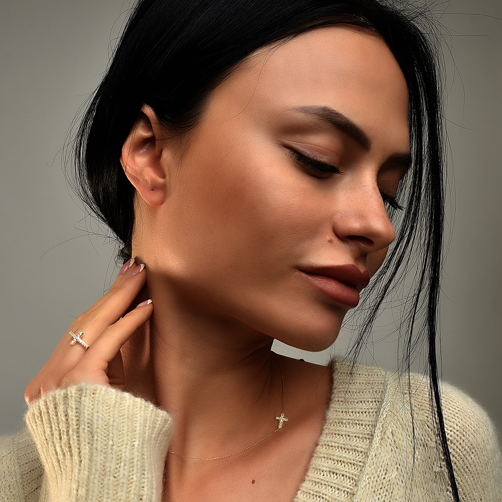 Златно колие Cross stones