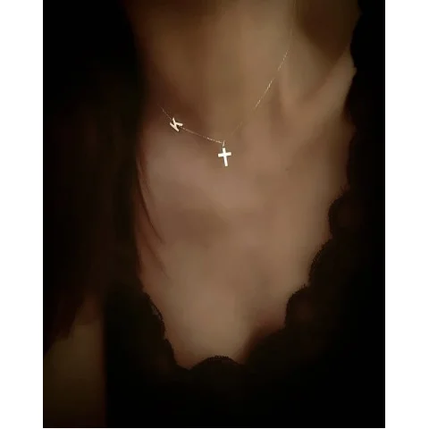 Златно колие Cross