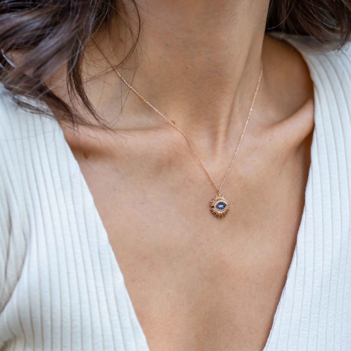 Златно колие Blue eye