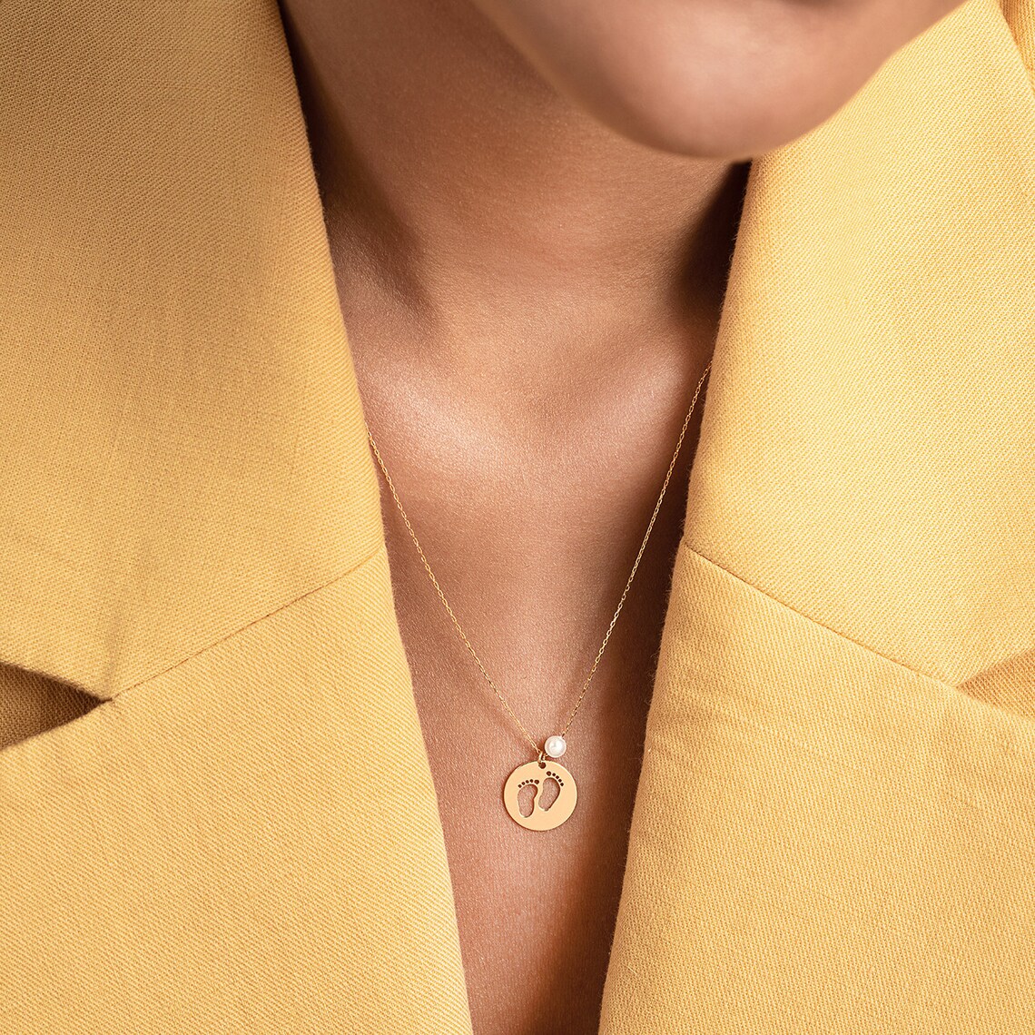 Златно колие бебешки стъпки