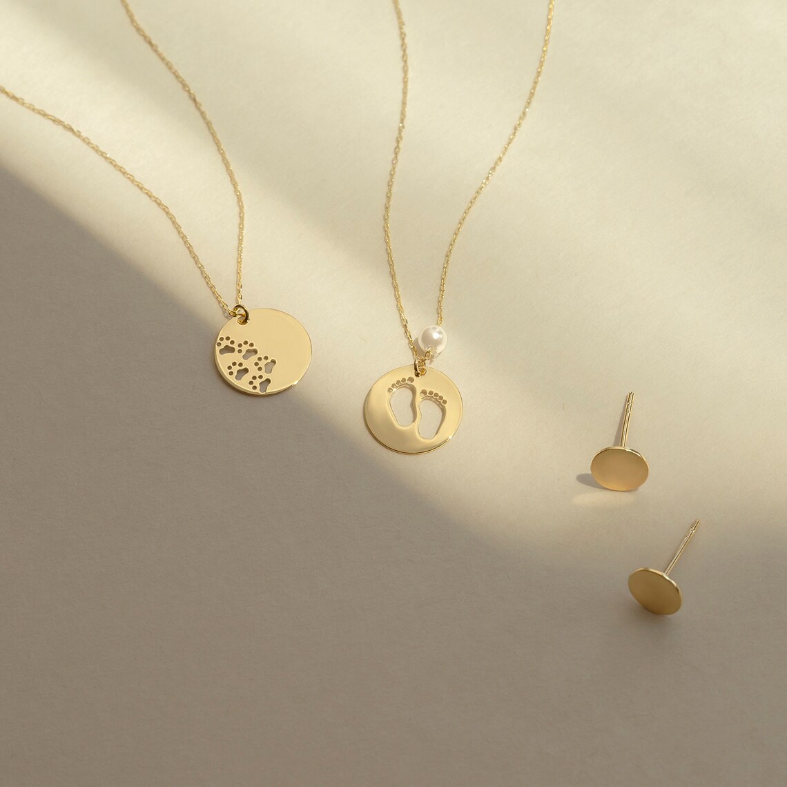 Златно колие бебешки стъпки