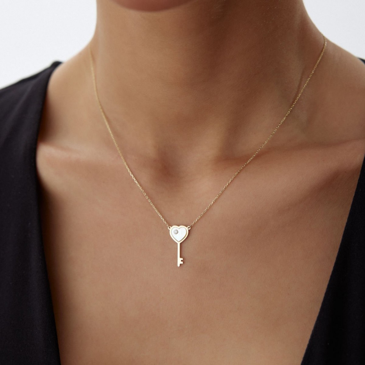 Златно колие Luna Key