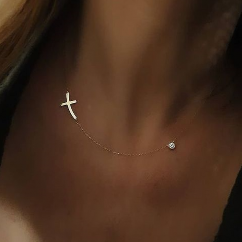 Златно колие кръст и циркон