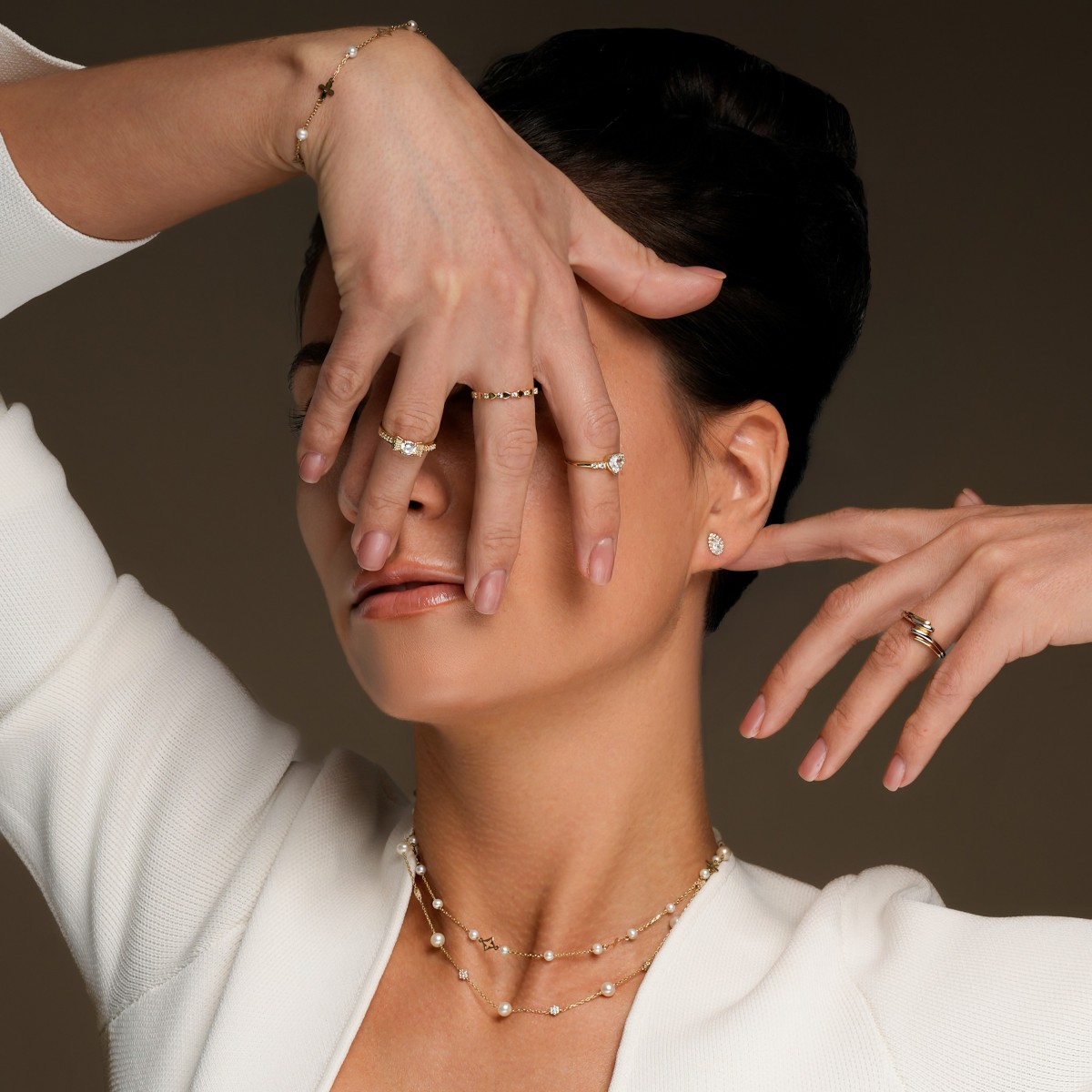 Златно колие с Arola