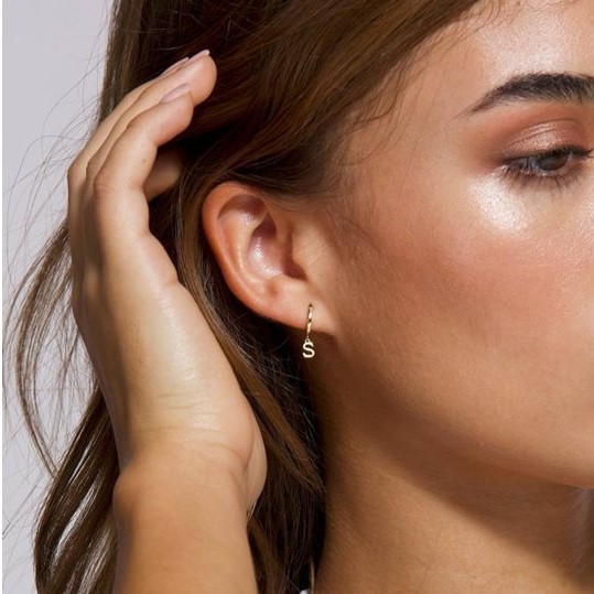 Златни обеци с буква