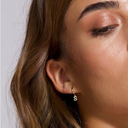 Златни обеци с буква