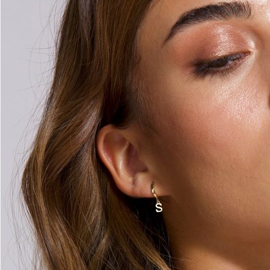 Златни обеци с буква
