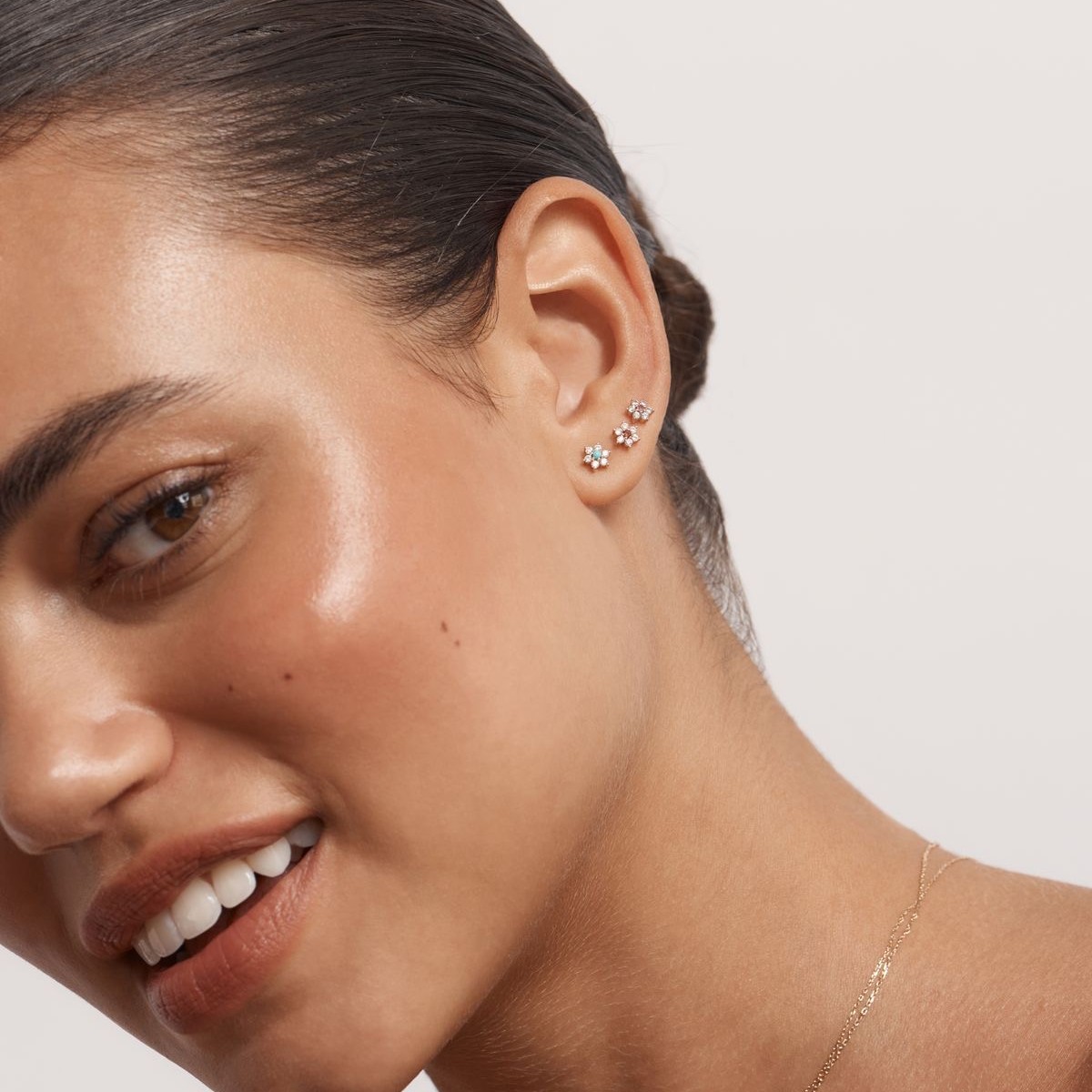 Златни обеци Ara