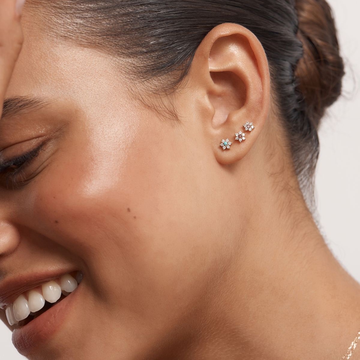 Златни обеци Ara