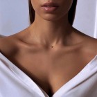 Златно колие с корда и камък