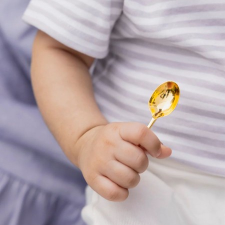 Златна лъжичка за бебе