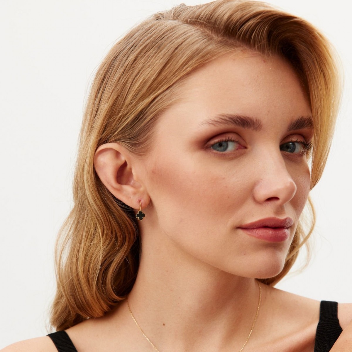 Златно колие Onyx Clover