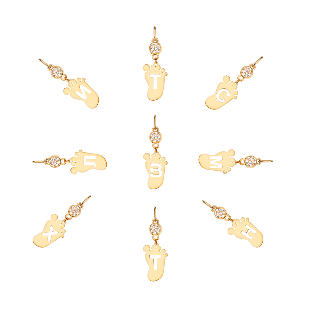 Златен медальон с буква