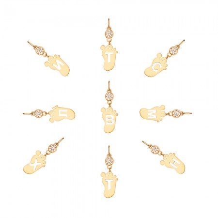 Златен медальон с буква