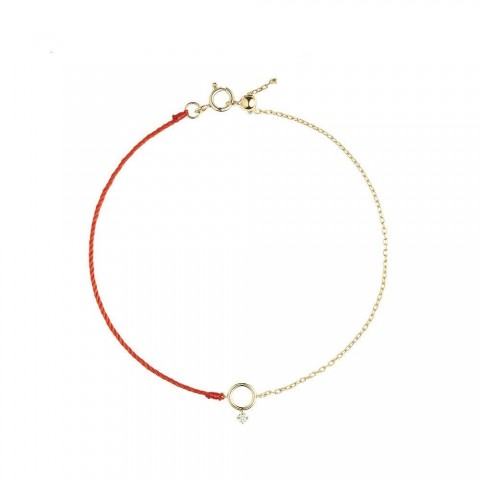 Гривна с червен конец и златен елемент карма