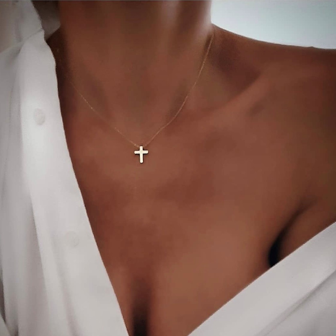 Златно колие с кръстче