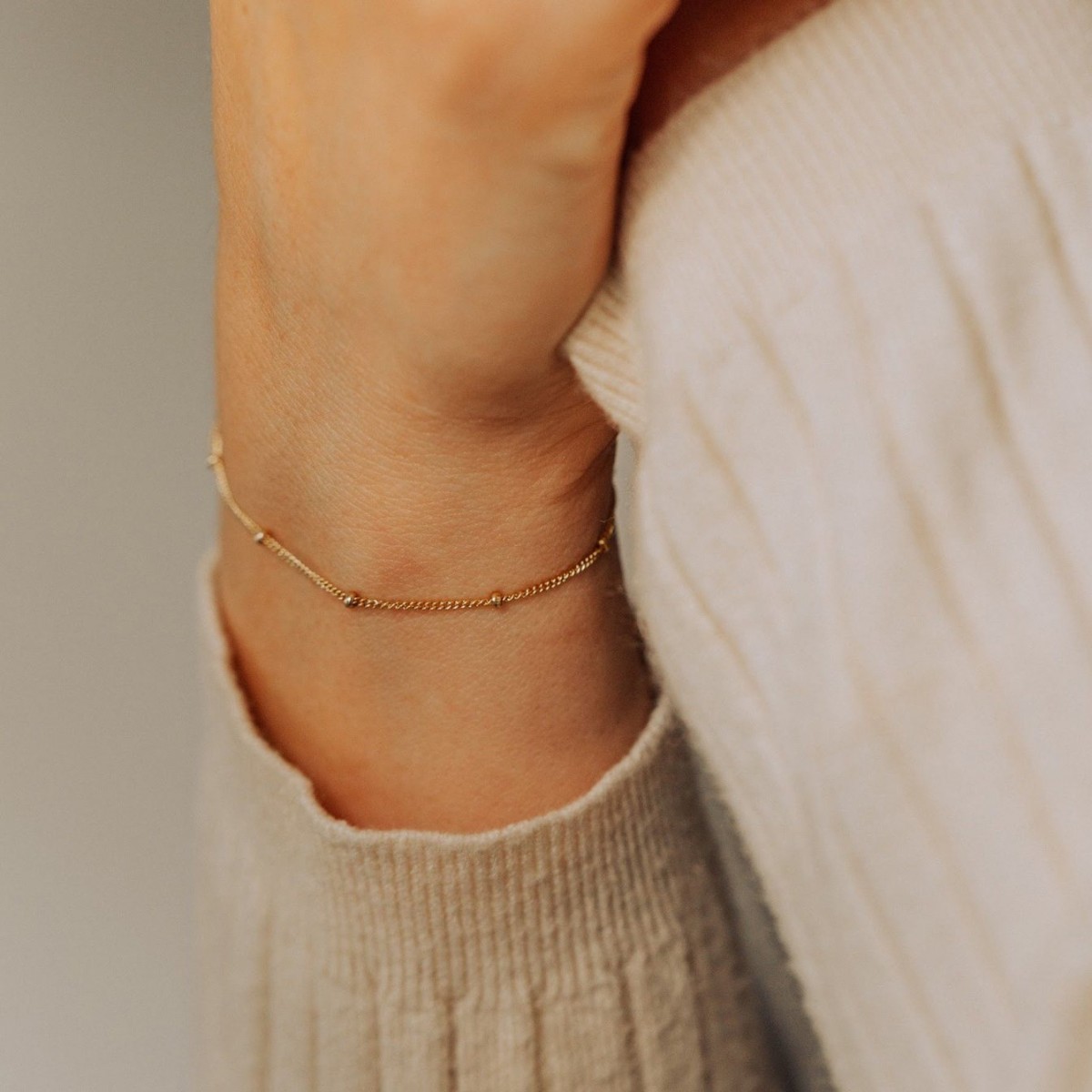 Златна гривна 14 карата с Полирани Топчета 