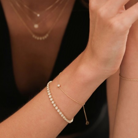 Златна гривна с едно камъче