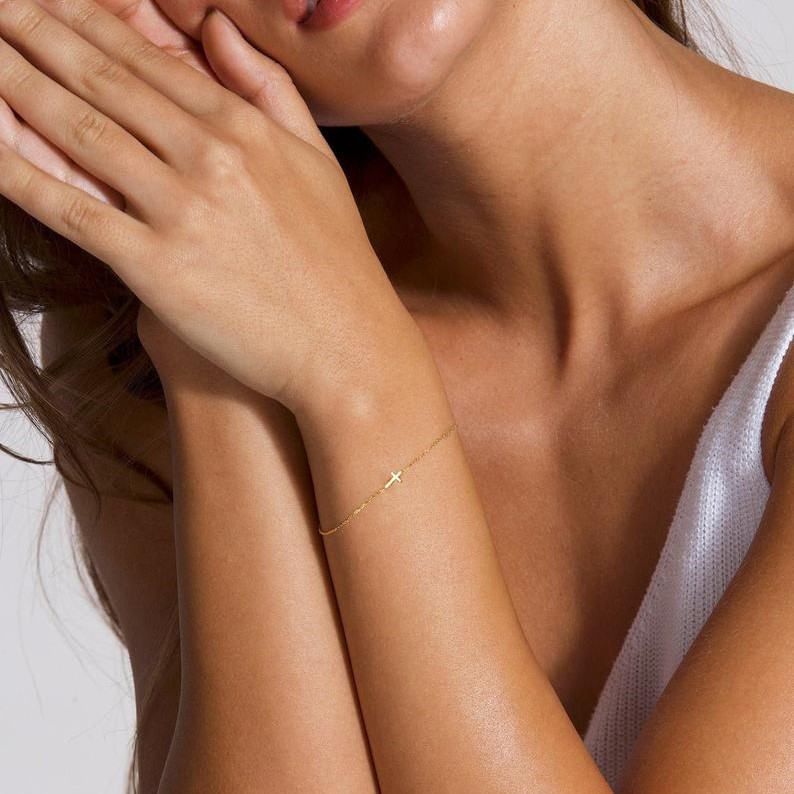 Златна гривна Halo Cross