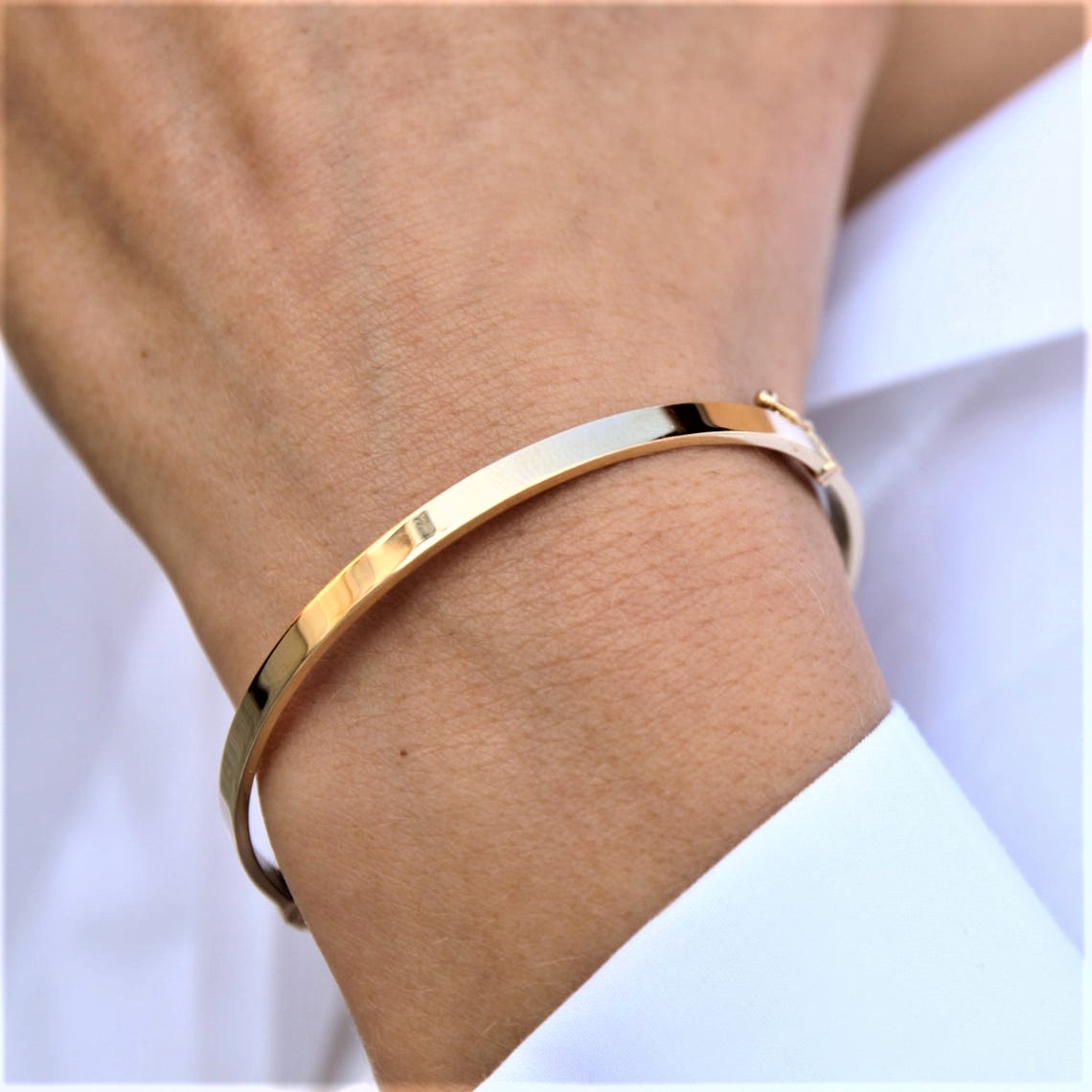 Златна твърда гривна Luxe Line