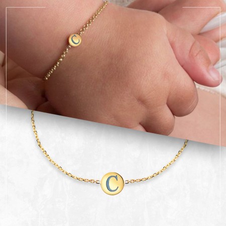 Златна гривна за бебе с буква