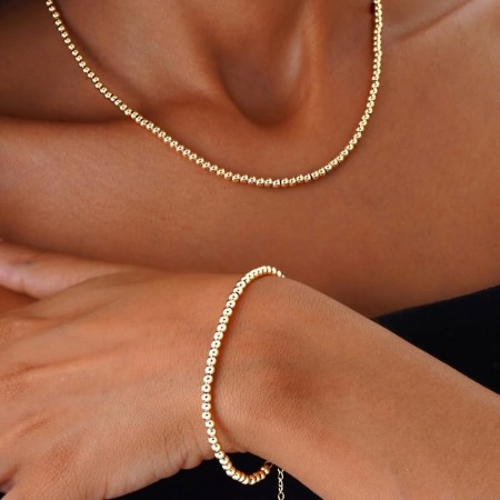 Златна гривна с топчета