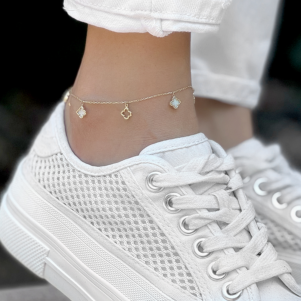 Златна гривна за крак White Clover